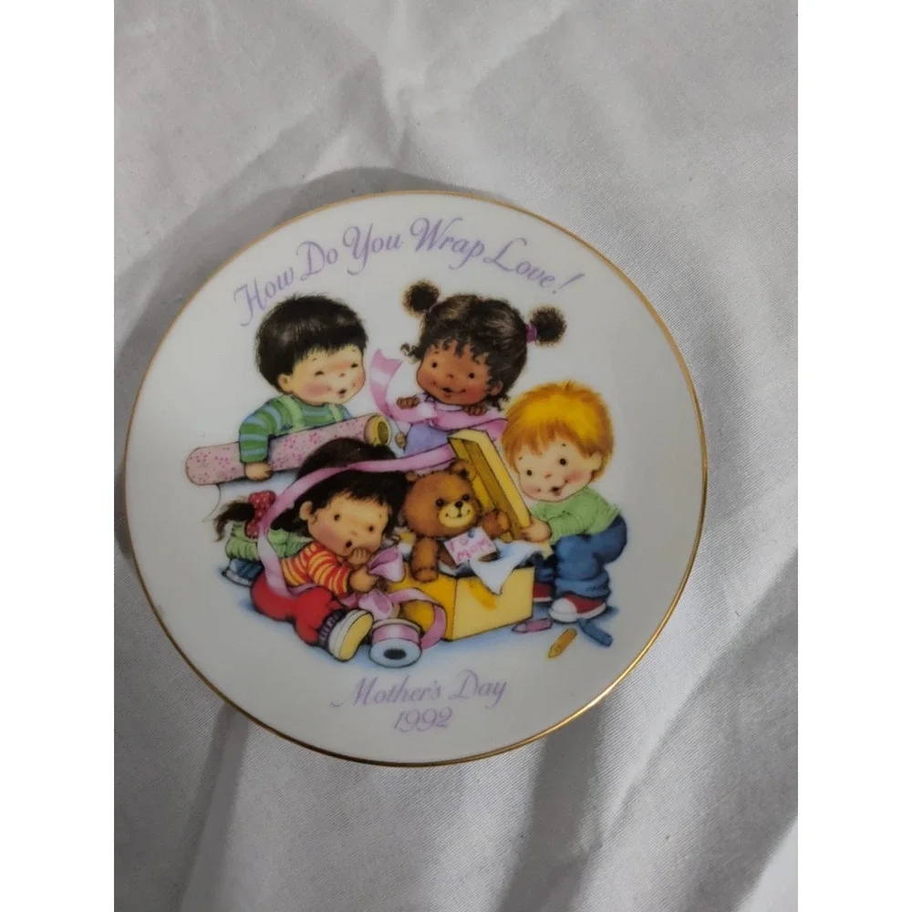 VINTAGE AVON 1992 Mother's Day Plate How Do You Wrap Love 5